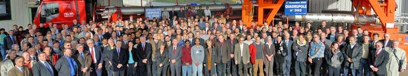 Une cérémonie officielle tenue le 27 novembre 2006 a célébré la livraison des 1624 aimants supraconducteurs principaux
